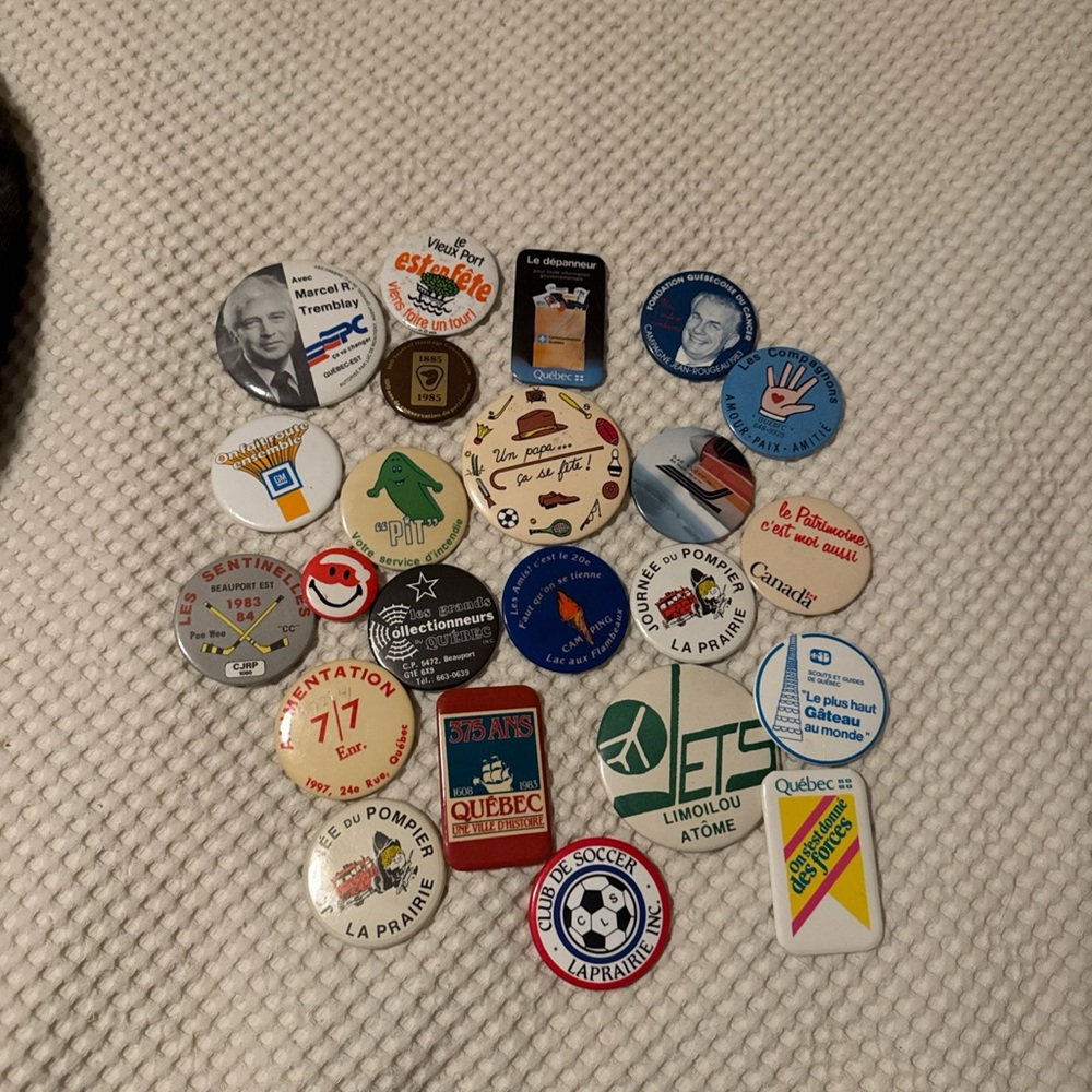 Lot Of 23 Vintage Québec Button Pin Collection